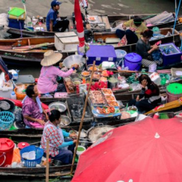 boatmarket-amphawa-thailand_